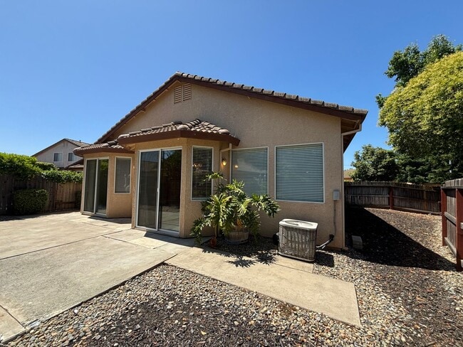 Building Photo - Three Bedroom Two Bathroom Home - NEW PRICE