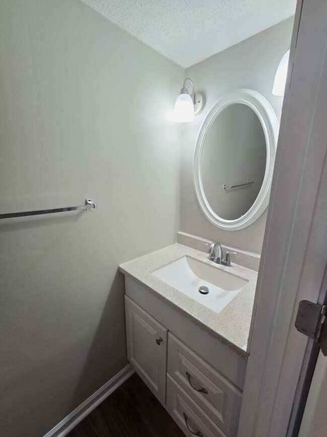 Building Photo - 2 Bedroom Townhome available for rent in Charlotte NC