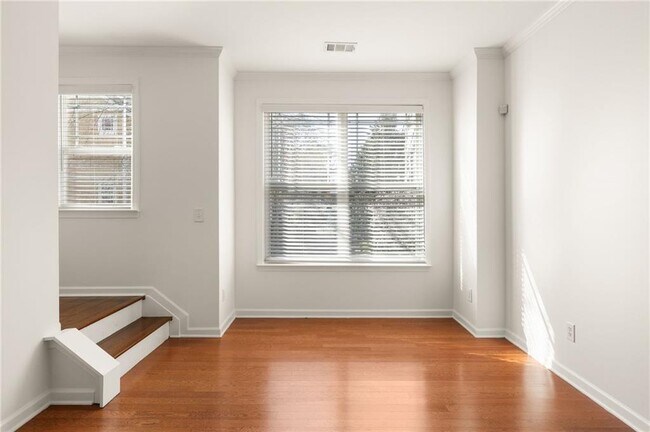 Building Photo - 380 Grant Cir SE