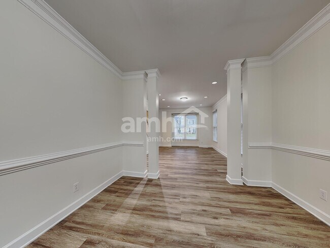 Building Photo - 8401 Forest Shadow Cir