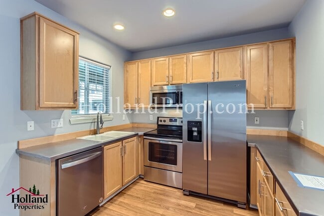 Building Photo - Charming 3-Bedroom Home in Prime Hillsboro Location!