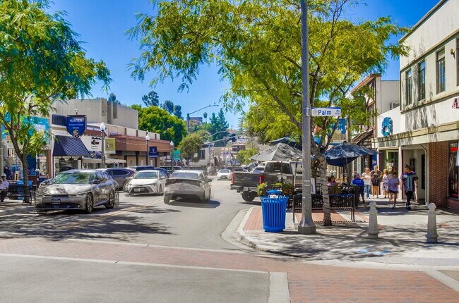 Building Photo - Welcome to your modern La Mesa townhome with solar!