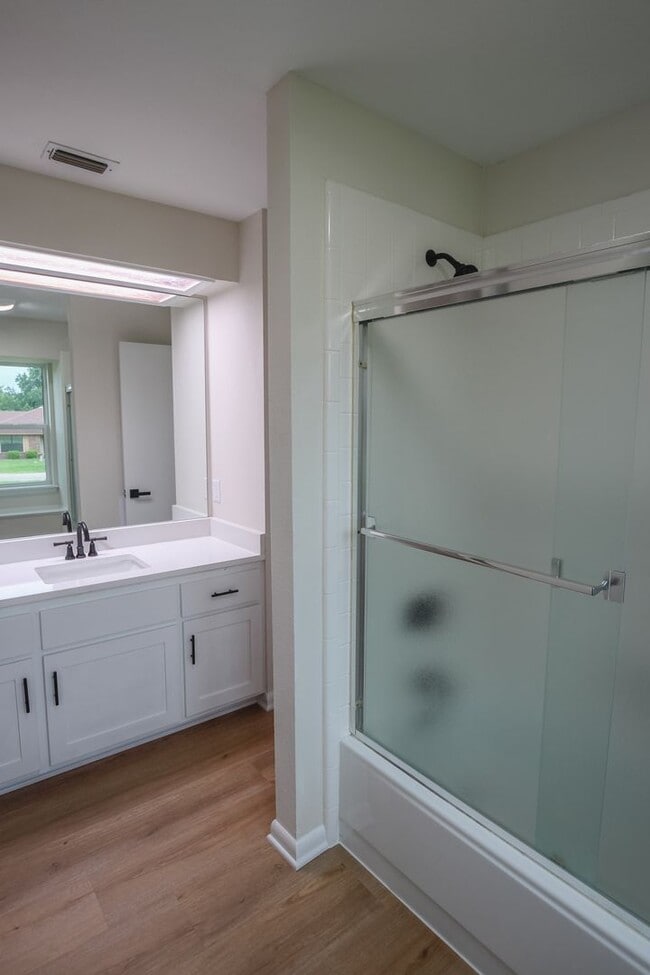 Building Photo - Available Now! Stunning 4 Bedroom 3.5 Bath...