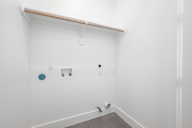 Building Photo - 3805 Coyle St