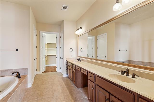 Building Photo - 610 Via Ravello