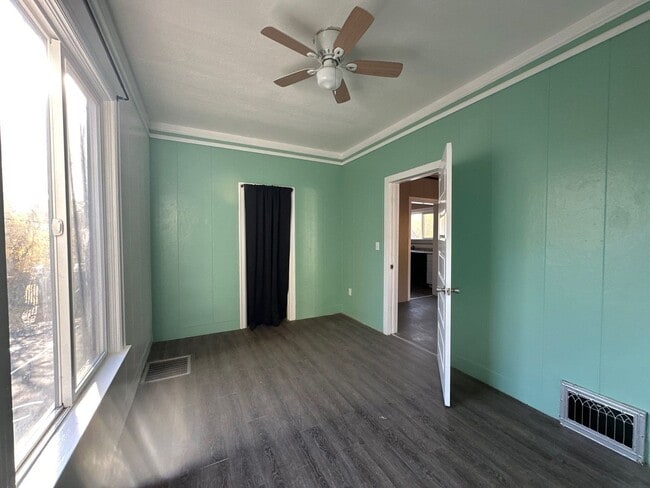 Building Photo - N10th332