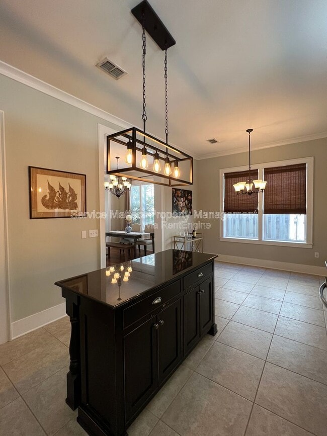 Building Photo - 1417 E Maxwell St