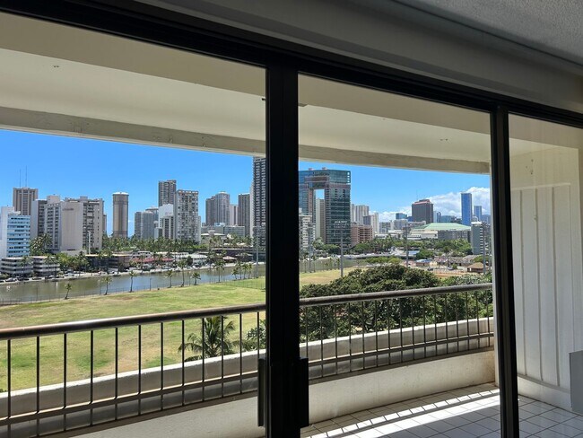 Building Photo - 2333 Kapiolani Blvd