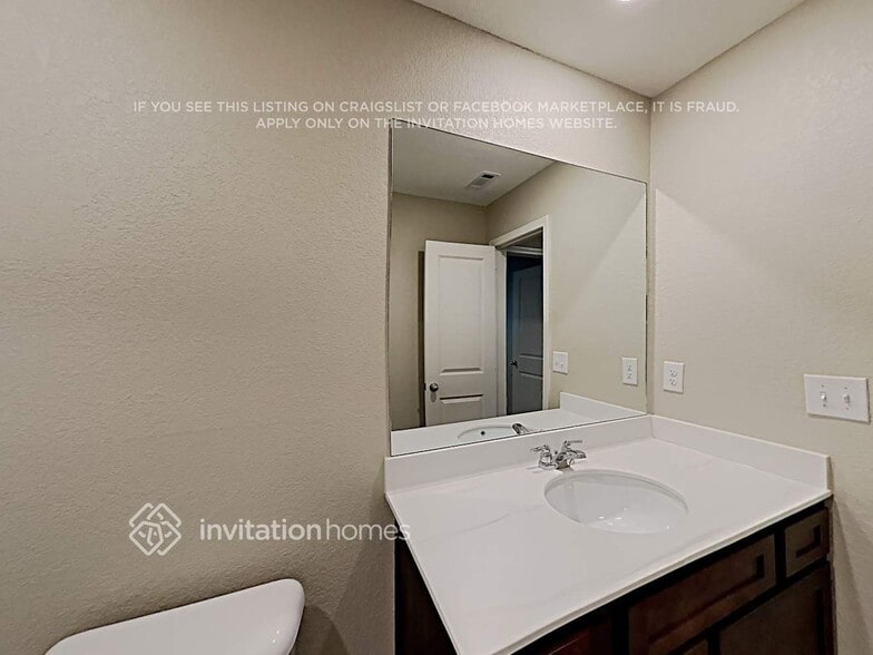 Building Photo - 439 Vermeer Ct