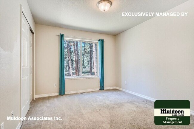 Building Photo - 8385 Woodcrest Dr