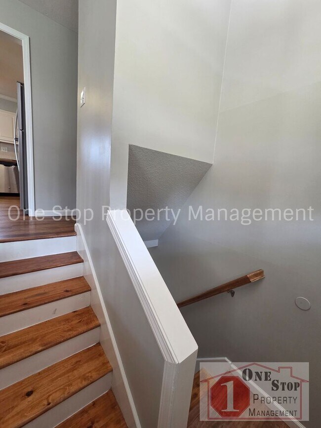 Building Photo - Gorgeous 3 Bedroom, 2.5 Bath in Kearney!