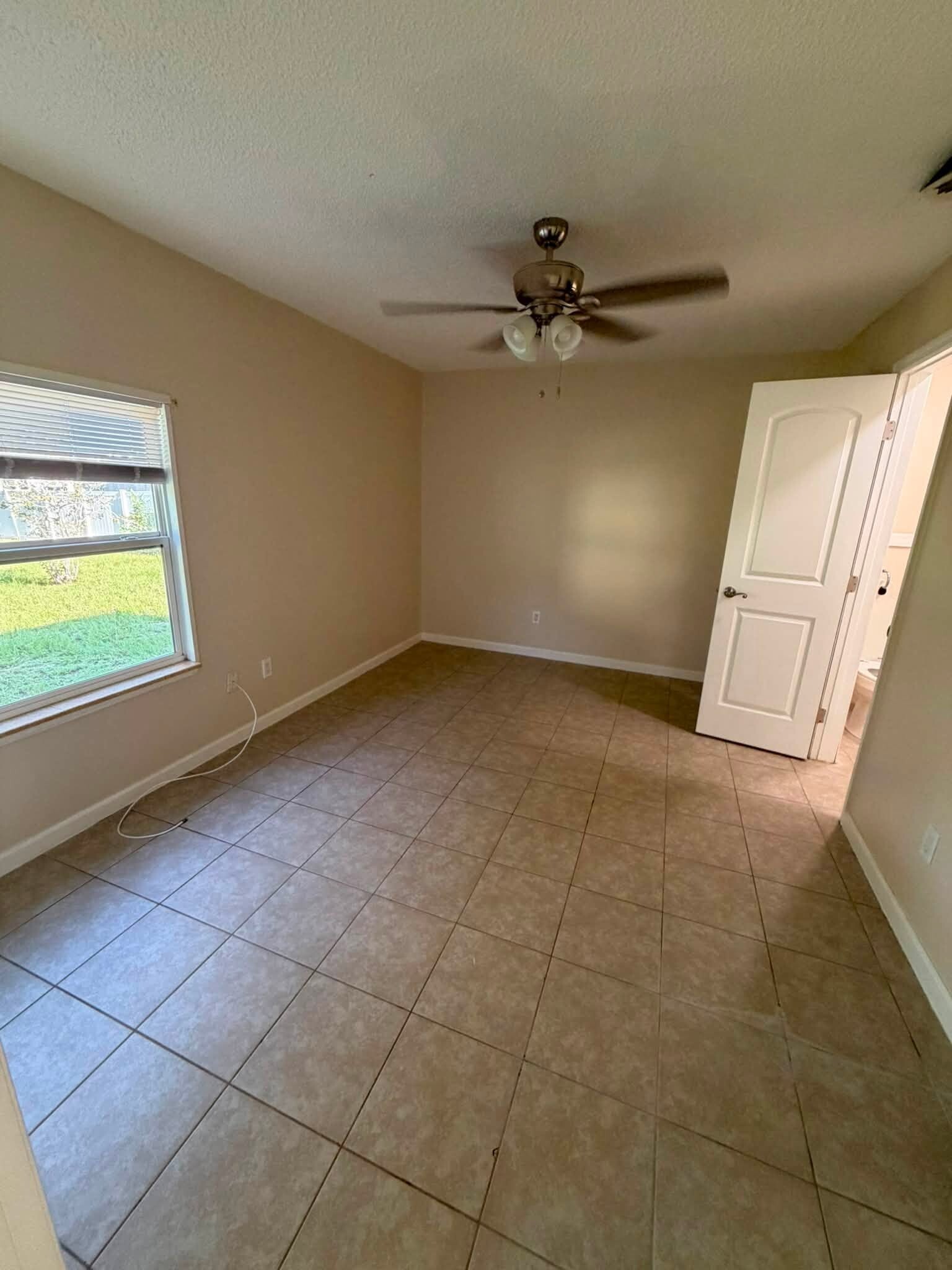 Building Photo - 1562 Bonview Ave