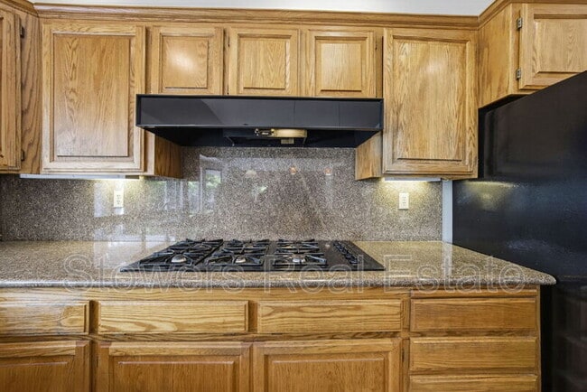 Building Photo - 618 Banister Ln