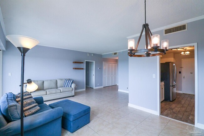 Building Photo - 825 Bayshore Dr