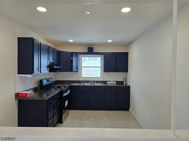 Building Photo - 67 Lindsley Ave