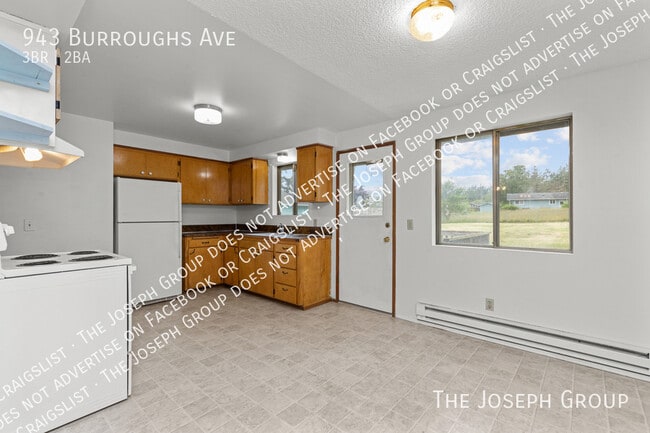 Building Photo - 943 Burroughs Ave