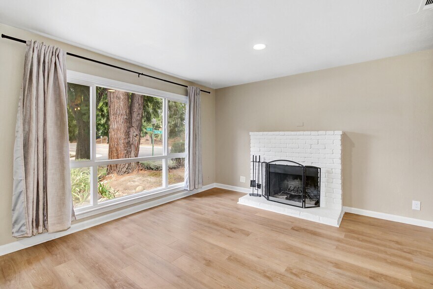 Building Photo - 47 Fallon Ln