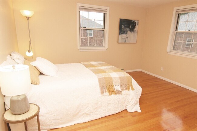 Building Photo - 12 Colonial Village Dr