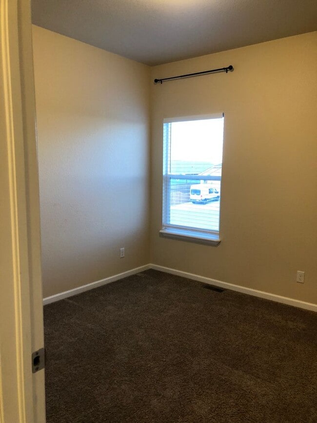 Building Photo - Very Nice 3 bed, 3 bath 2 car Home on a cul-de-sac in Peyton with Mountain Views