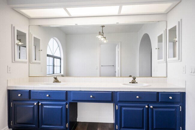 Building Photo - 9001 Feather River Ct
