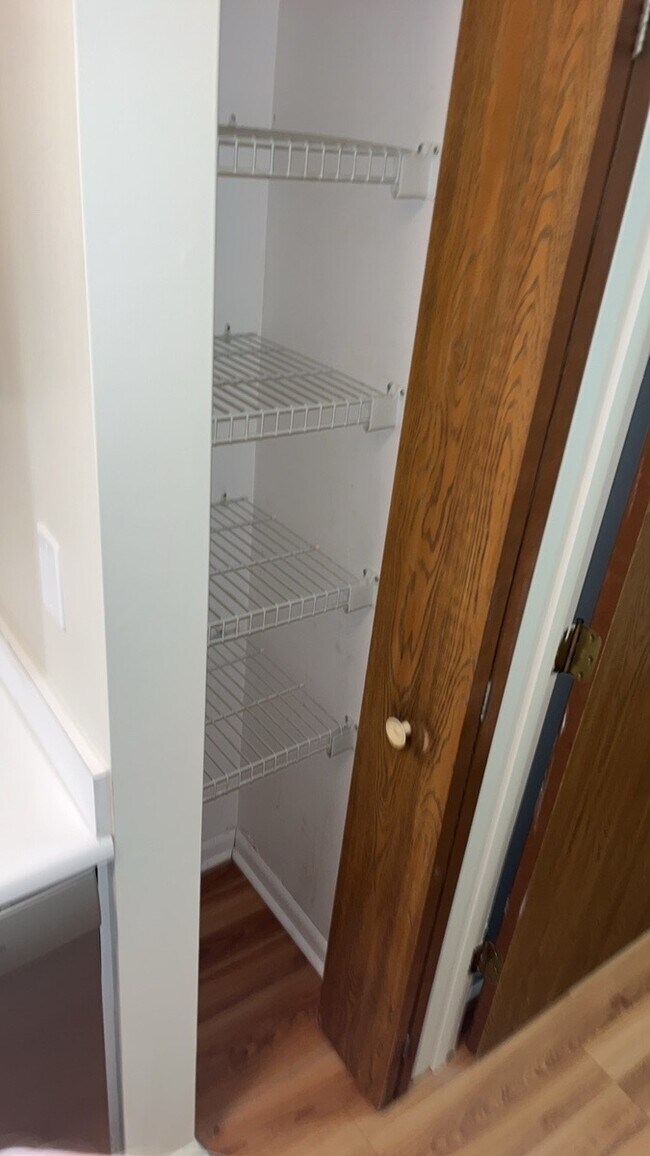 Building Photo - 1420 Lake Pointe Way