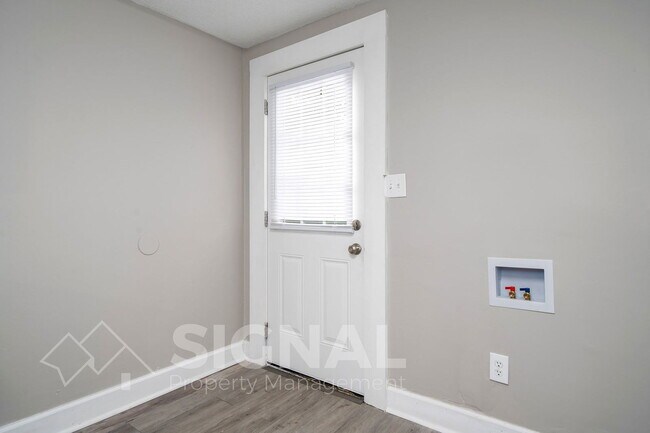 Building Photo - 759 Hopkins Dr