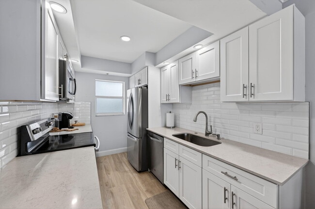 Building Photo - 3101 S Ocean Blvd