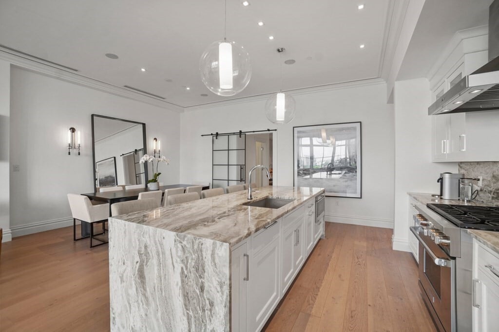 Building Photo - 32 Derne St