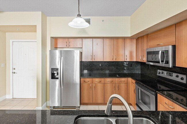 Building Photo - 250 NE 3rd Ave