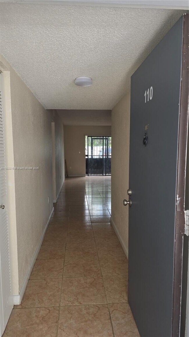 Building Photo - 13500 NE 3rd Ct