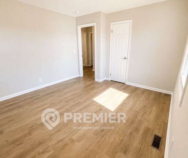 Building Photo - 302 Malvin St