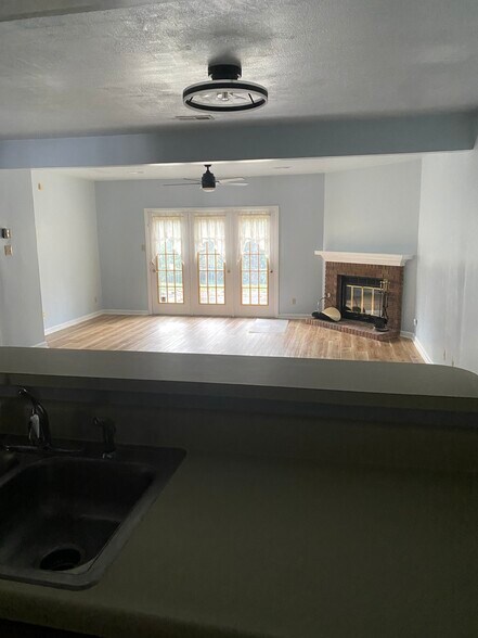 Building Photo - 136 Durwood Rd