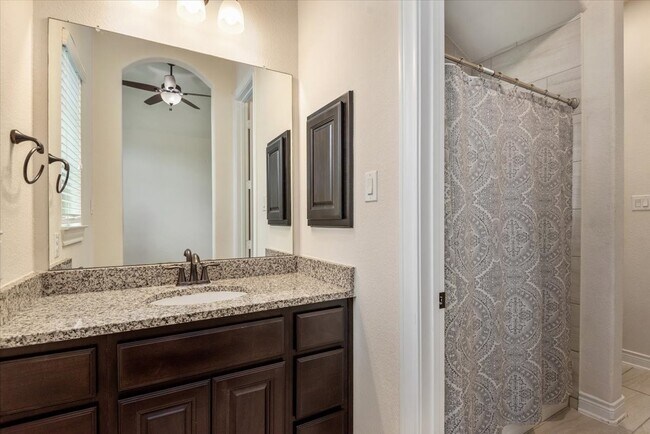 Building Photo - 23034 Creek Park Dr