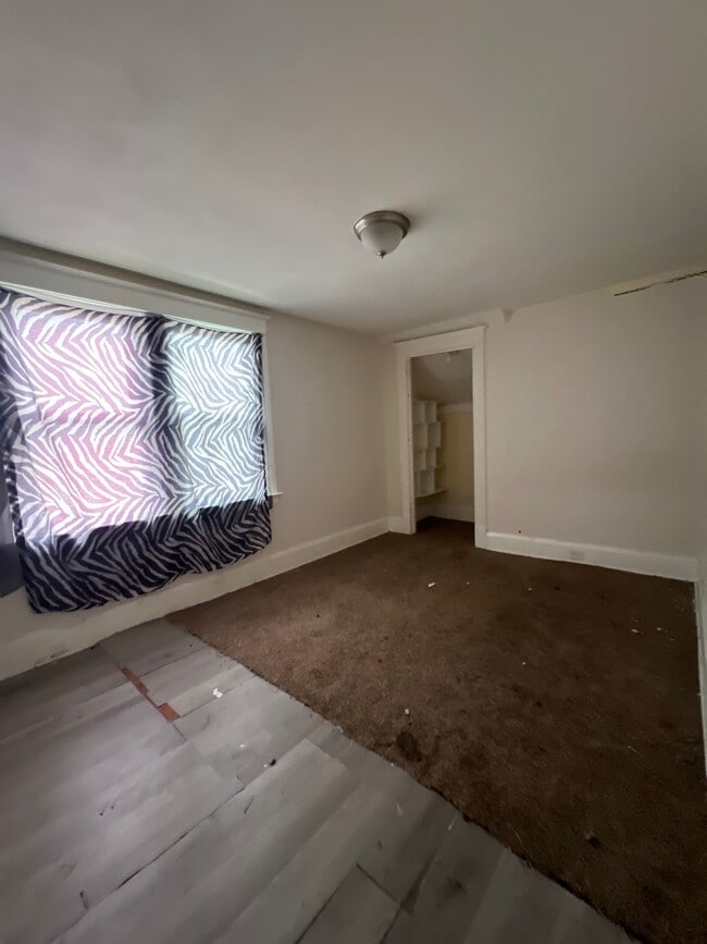 Building Photo - 1641 Stewart Ave