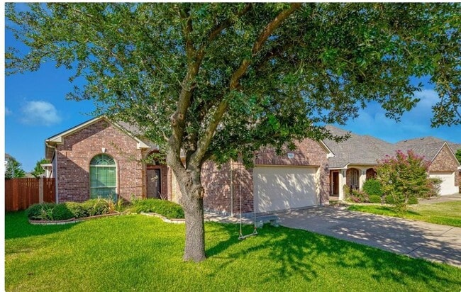 Building Photo - 1619 Brighton Downs