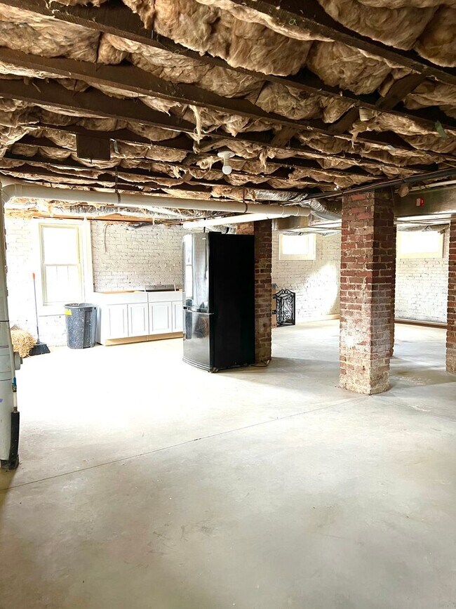 Building Photo - Historic Downtown Hendersonville! Beautifully restored 3 bedroom 2 bath home for rent