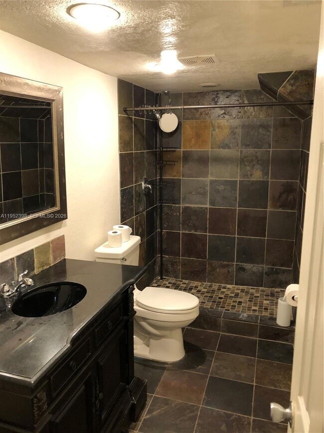 Building Photo - 685 Grenadine Ct