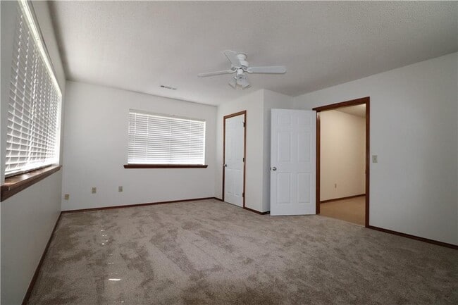 Building Photo - 2701 Dividend Dr