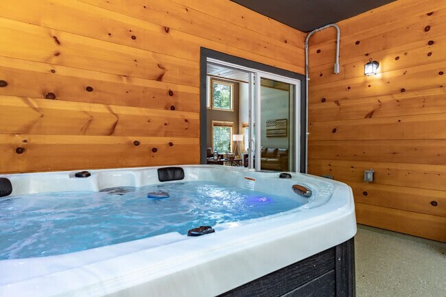 Building Photo - 43 Medina Ct