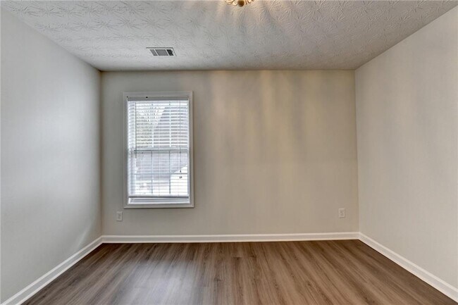 Building Photo - 6670 Island Pointe Dr