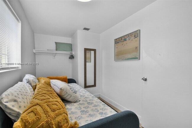 Building Photo - 6966 Byron Ave