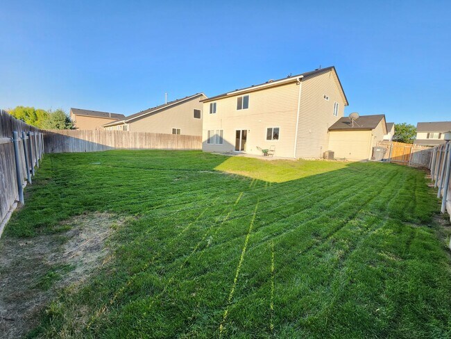 Building Photo - Move In Special- $500.00