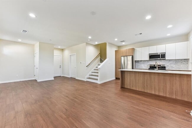 Building Photo - 17012 Marsh Wren Pass