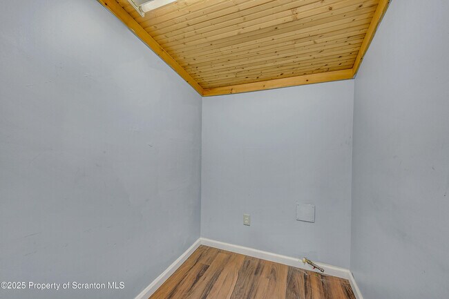 Building Photo - 7 Plum Pl