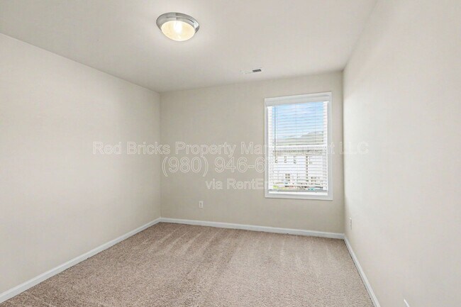 Building Photo - 3805 Yorkshire Pl