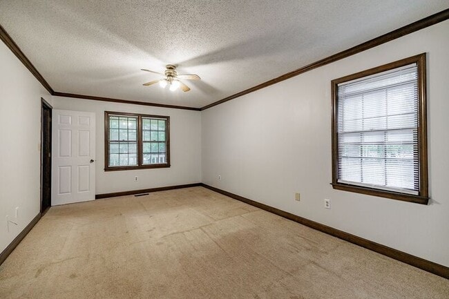 Building Photo - 145 Shadow Moss Dr