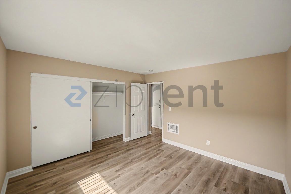 Building Photo - Unit 9