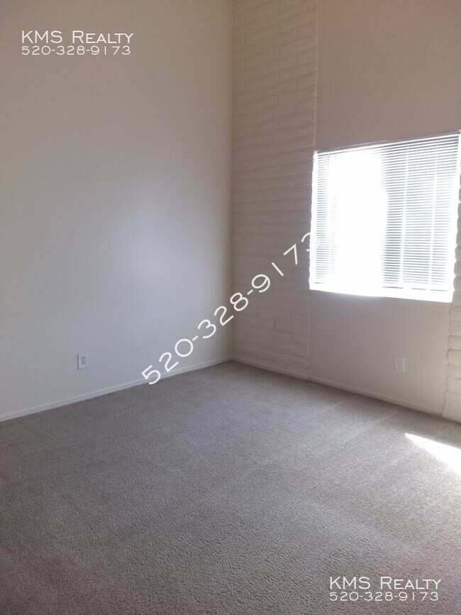 Building Photo - 4 Bedroom 2 Bath -824 W Oahu Circle - OWNE...