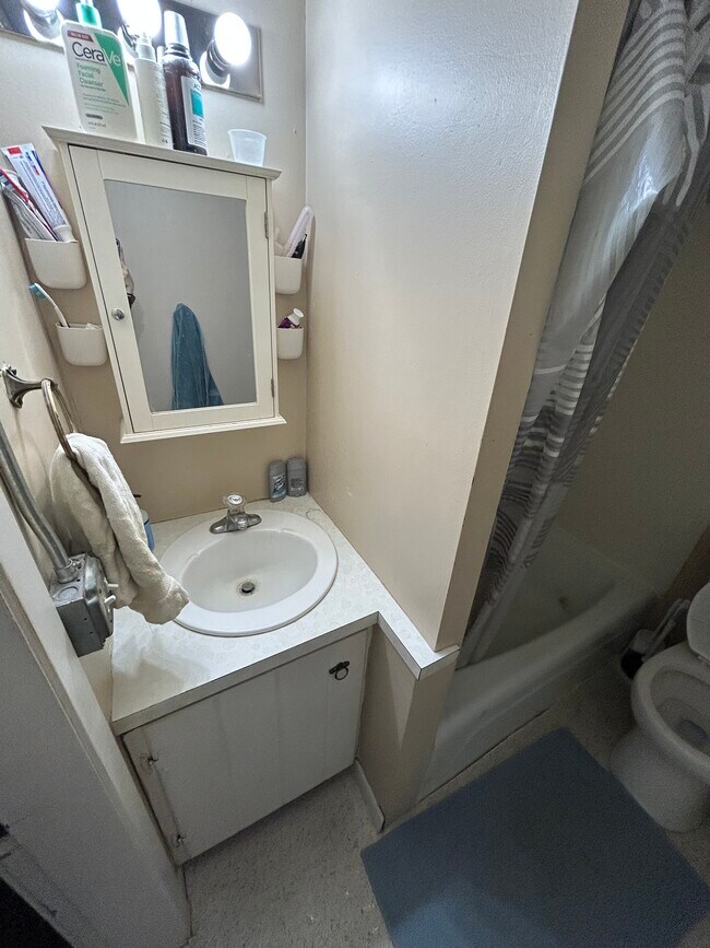 Building Photo - 329 N Riverfront Dr