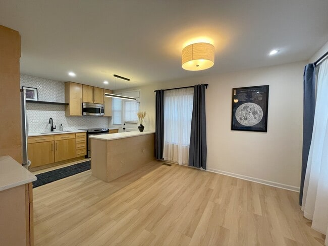 Building Photo - 2937 Lincoln Ave